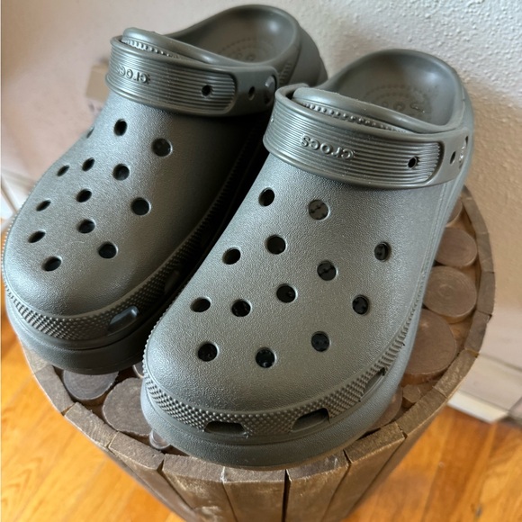 Crocs Iconic Comfort Slides Grey (M7) W9) NWOT - Picture 2 of 16